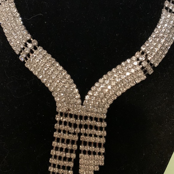 Gorgeous faux diamonds necklace, 17” - Picture 3 of 5